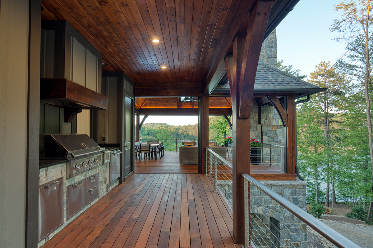 Indoor-Outdoor Living: Why It Matters in Modern Luxury Home Design